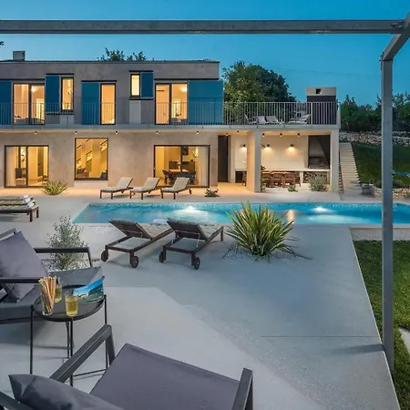 Hébergement de vacances Lovely In With Kitchen *