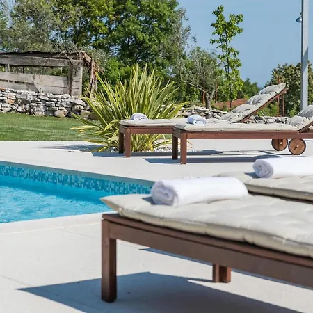 Hébergement de vacances Lovely In With Kitchen *