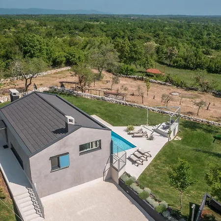 Lovely In With Kitchen Hébergement de vacances Barban