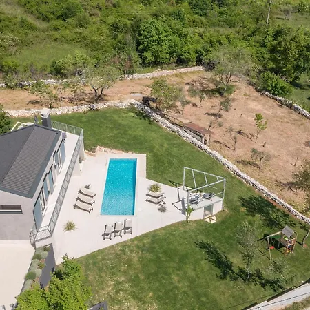 Lovely In With Kitchen * Barban