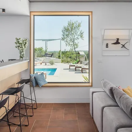 Lovely In With Kitchen בית נופש Barban