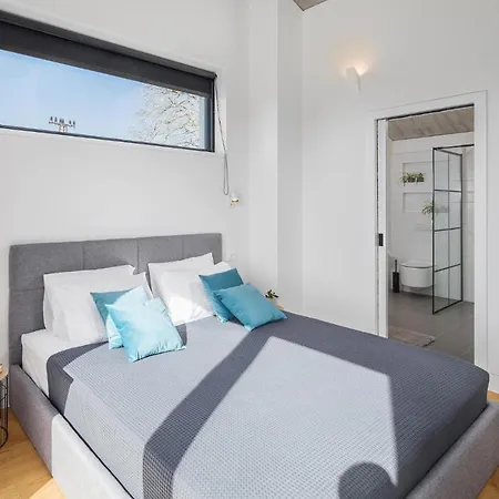Lovely In With Kitchen Holiday home